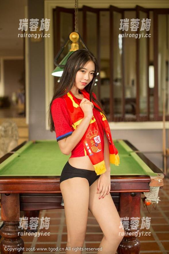 推女神-绮里嘉Ula 推女神 - 精选图包:绮里嘉Ula在天台晃来晃去,掉个心心都是风!