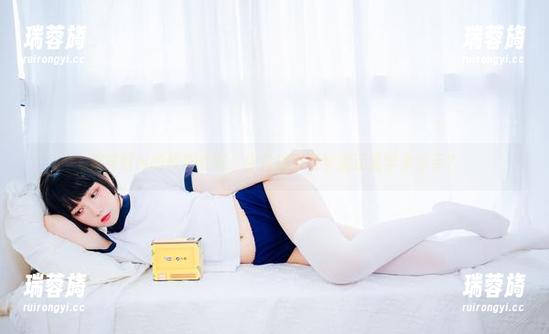 果咩酱w的校服套图：你觉得她是学姐还是学弟杀手？