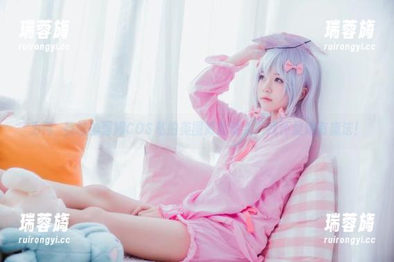为何桜桃喵的蕾姆COS私拍美图如此动人？我怀疑她有魔法！