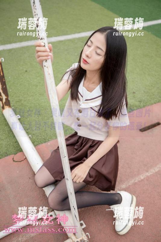 梦丝女神 - 灵唯又在晒日常了，这些图片真让人目不转睛，想一起分享你的感受！