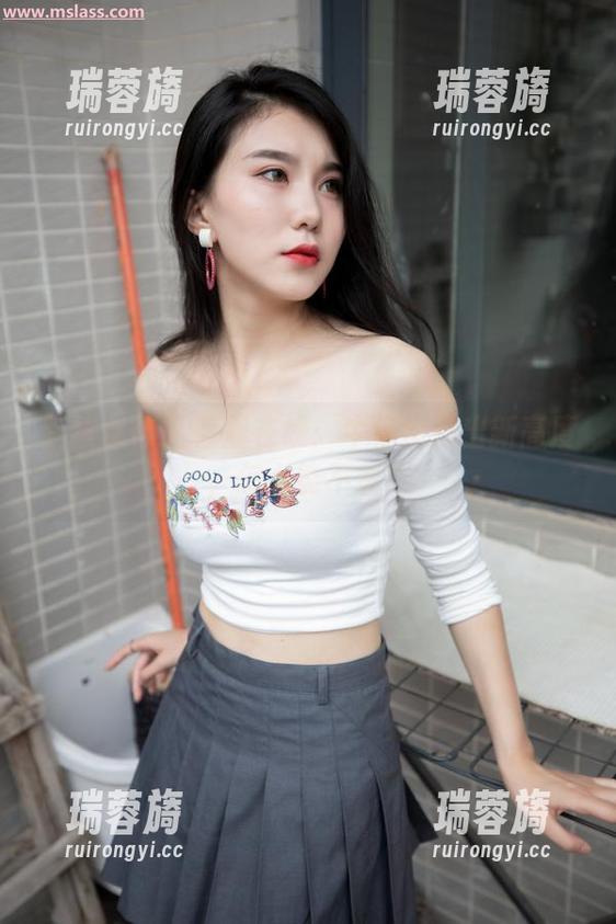 梦丝女神 - 香萱在线：牛仔裤穿出新高度，怎么能不看？