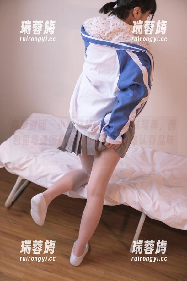 森萝财团 - 小奶糕Milky的网袜写真，图包里每张图都像是在低语。真该认真品味了起来！