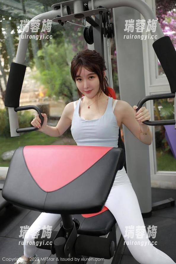 模范学院 - 佟蔓baby的白裙新系列图片更新，我的眼里闪过几种情绪…