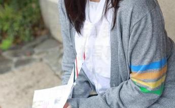 模范学院 – 从平平无奇到‘哇哦’——糯美子Mini的丝袜私拍写真是怎样点亮我周末的？