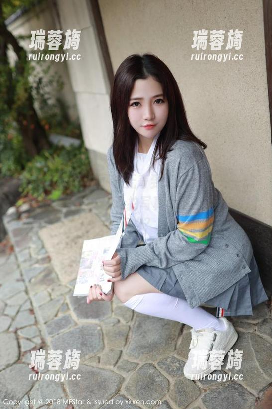 模范学院 - 从平平无奇到‘哇哦’——糯美子Mini的丝袜私拍写真是怎样点亮我周末的？