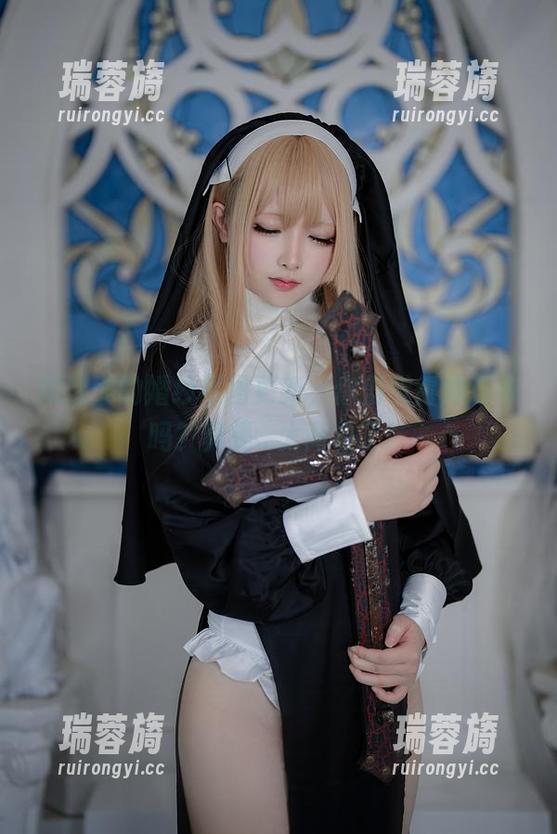 樱梨梨的婚纱原图更新，你们觉得她浮夸吗？真是...太高级了！