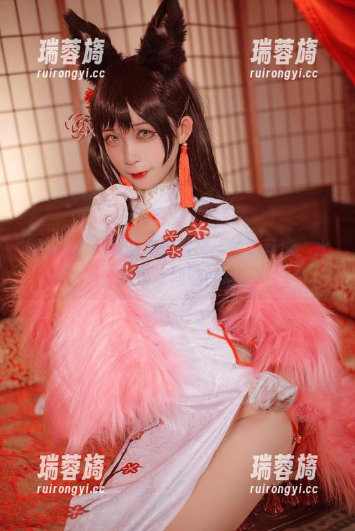 樱落Selena 樱落Selena的私拍图集:泳池竞泳,水波荡漾间的悸动