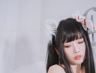 谁能拒绝清颜颜子的镂空美图？分享给我，咱们一起深刻讨论一下。