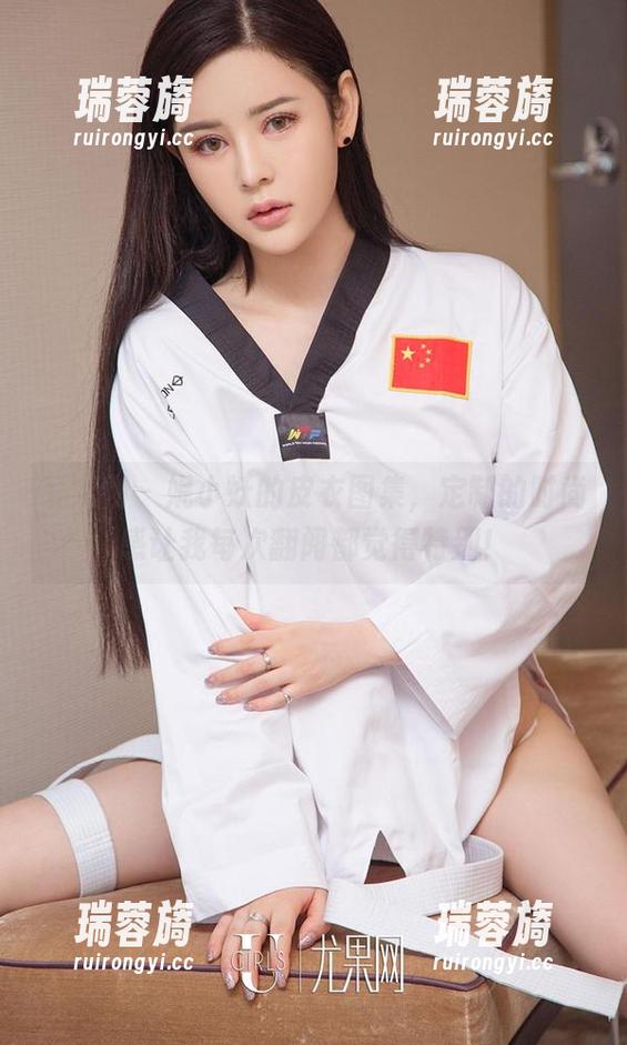 爱尤物 - 妮小妖的皮衣图集，定制的时尚感让我每次翻阅都觉得特别！