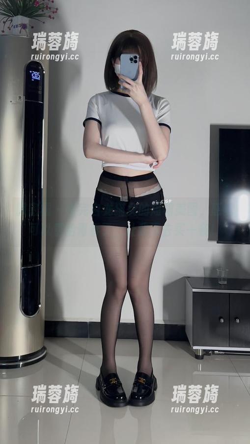 微密圈 - 看完白龙猫女的短裙美图，感觉可以重拾青春了，让我再去买一条！