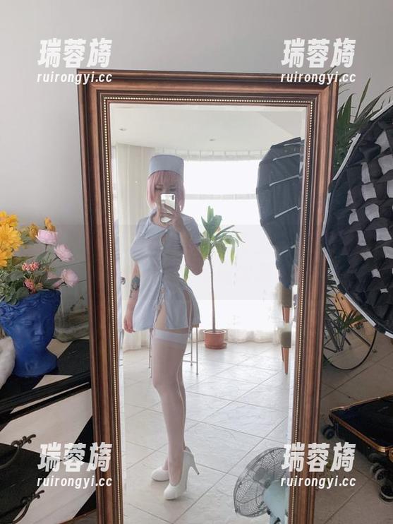 皮皮奶可可爱了啦 这张皮皮奶可可爱了啦的万圣节女巫高清图包,简直是鬼魅与美丽的完美结合啊!