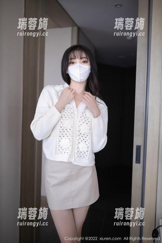 秀人网 - Candy糖糖的油亮照片，无奈原图这么难复制。