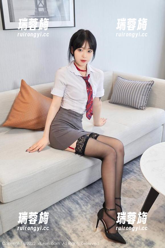 秀人网-Yuki鱼儿 秀人网 - Yuki鱼儿的蕾丝狂欢:原图让人瞩目,图包让人欲罢不能!