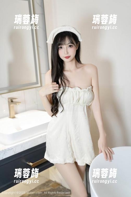 秀人网 - 周思乔Betty校服高清图包：青春的味道，怎么能错过？