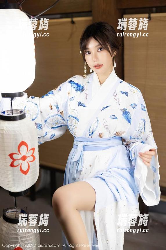 秀人网 - 原图里的唐翩翩：职业装大合集，不制式的美在等你发现！