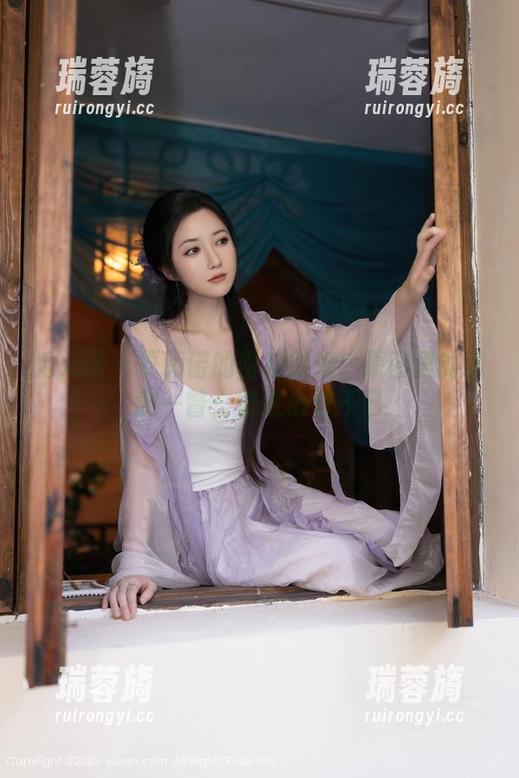 秀人网-夏旖诺 秀人网 - 夏旖诺的空姐时光:原图里的随意一瞥,壁纸心动不已