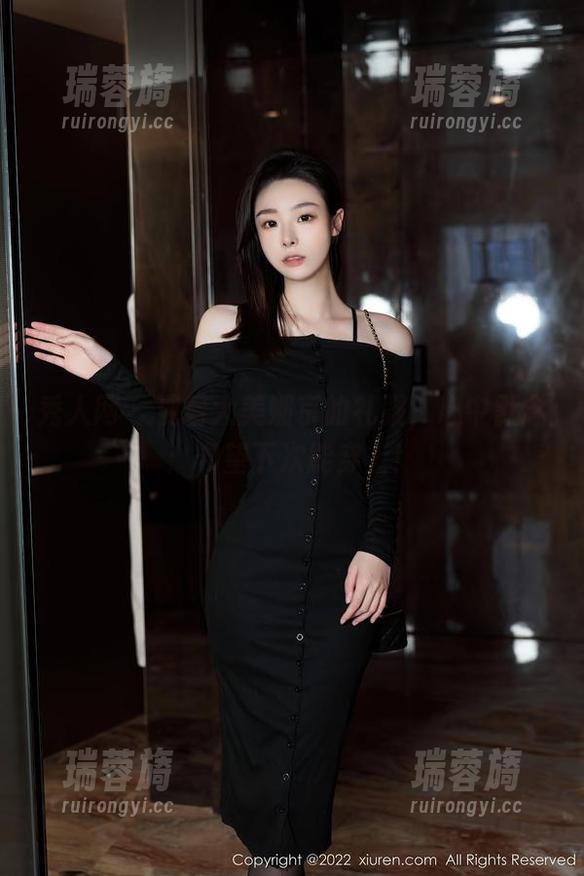 秀人网 - 观看大美媚京的礼服，心中默念：希望下次能穿上！