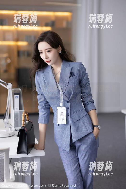 秀人网-张思允Nice 秀人网 - 张思允Nice的办公室原图全集,谁说职场不能有点色彩?