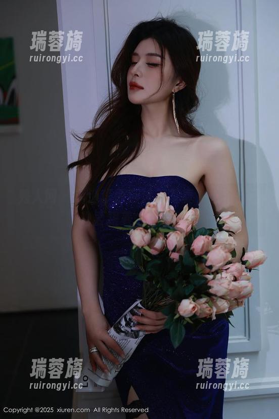 秀人网 - 精选李丽莎泳装写真，感觉自己也要跟着去海边了！