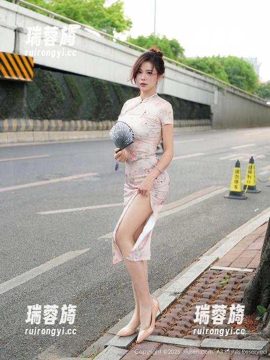 秀人网 - 高清呈现王馨瑶Yanni的裤里丝：小小资源却藏着大大的惊喜！