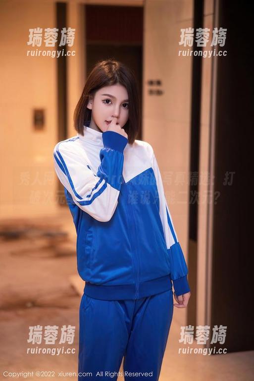 秀人网 - 软软Roro妹妹的写真精选：打破次元壁的感觉，谁说只能二次元？