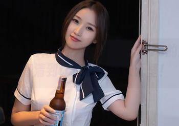 秀人网 – 短裙回忆录：雨儿酱eve的写真，高清到让你想捅破次元壁！