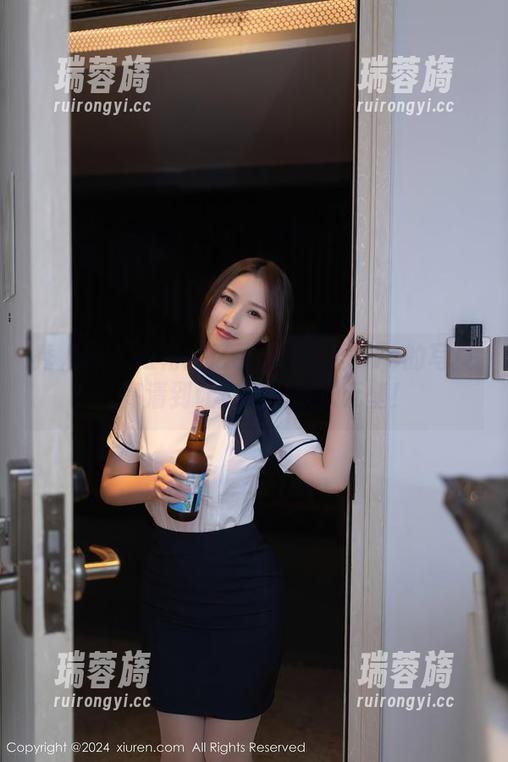 秀人网 - 短裙回忆录：雨儿酱eve的写真，高清到让你想捅破次元壁！