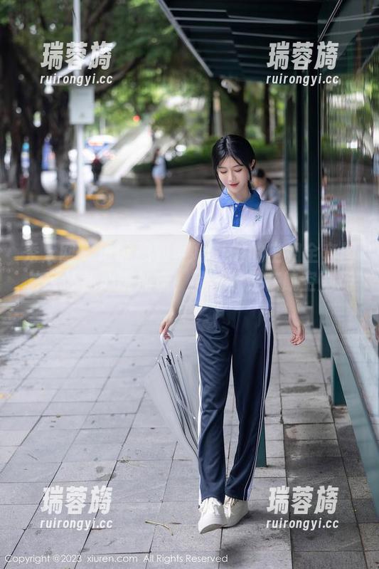 秀人网 - 谁能想到黄婧GIGI的空姐全套图片会让我心跳加速，简直像是在航空剧场！