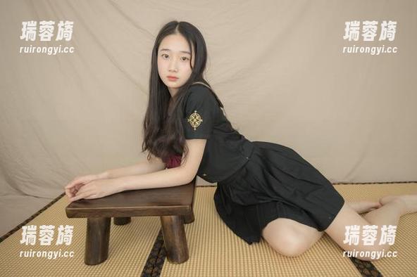 紧急企划-小枫 紧急企划 - 教室里小枫的私房奇遇:原图背后的幽默故事!
