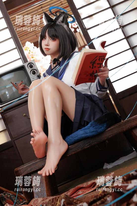 白衬衫不止于衬衫：纸悦Etsu_ko写真集新更新，光芒四射的寻找！