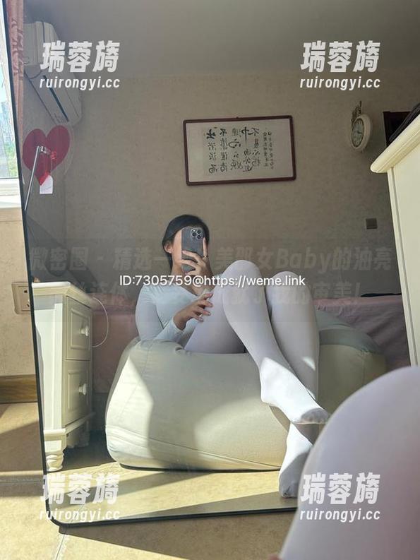 微密圈 - 精选一绝！美邵女Baby的油亮黑丝连体，妥妥地成就了我的审美！