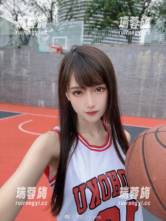 更新了！腐团儿Ikaros的图集，又是一组裸足的诱惑，真是心动！