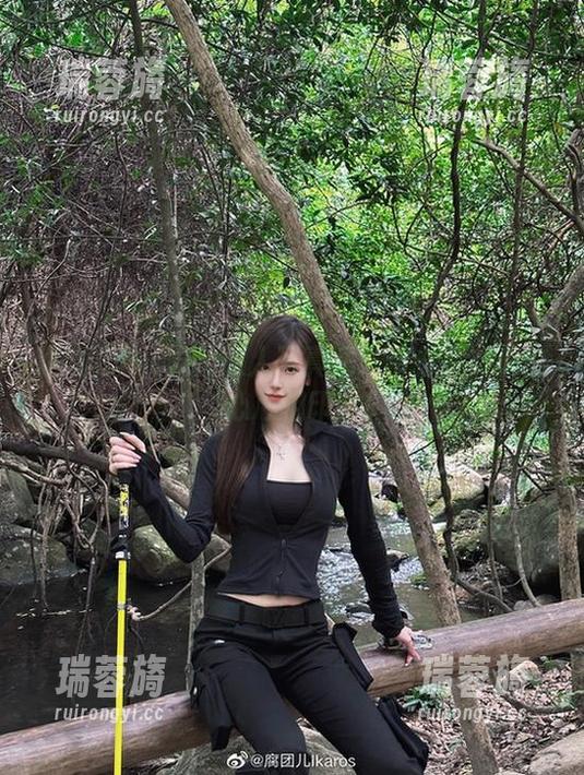 腐团儿Ikaros双人写真集：带你看她俩的‘心心相印’！