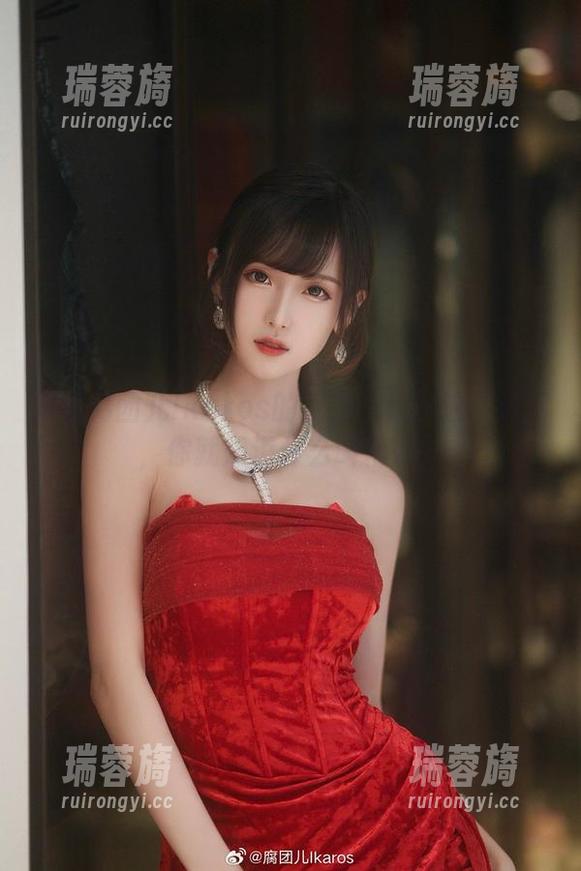 想看腐团儿Ikaros的女友？点开这个图包，你就知道什么叫精彩！