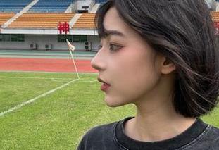 在护士的世界中，舞小喵用图片分享讲述了什么？