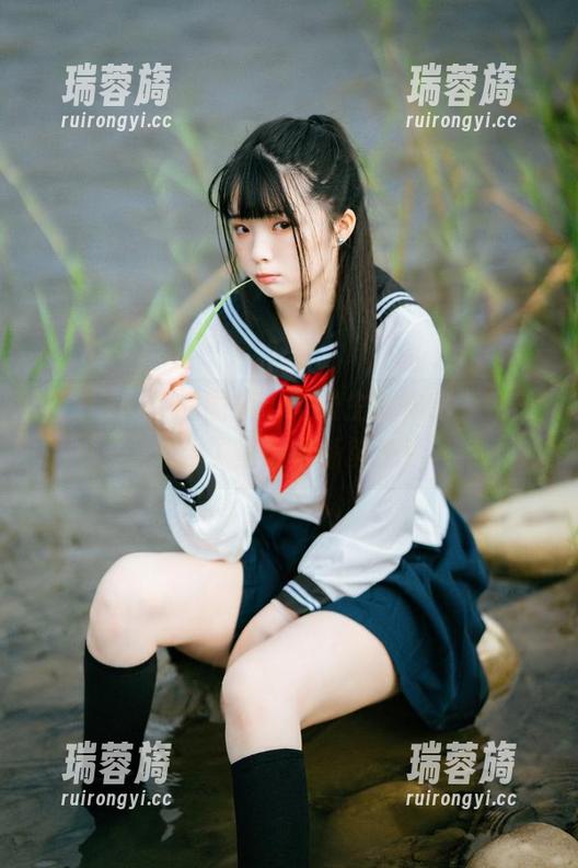 落落Raku 落落Raku的图集:同级生的秘密,完美混合了羞涩与新鲜感!