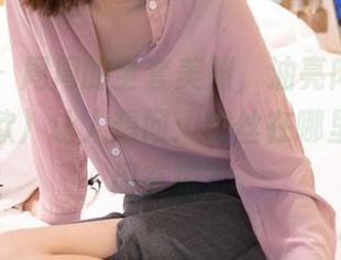 袜啵啵 – 周周的全套美照，油亮肉丝（脚尖透明款）让人想问：肉丝在哪里，脚尖闪在哪？
