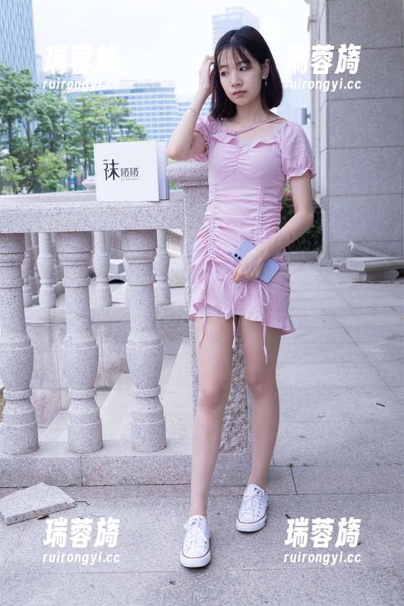 袜啵啵 - 两双肉丝？不，是稚予的精彩作品合集，让人惊艳！