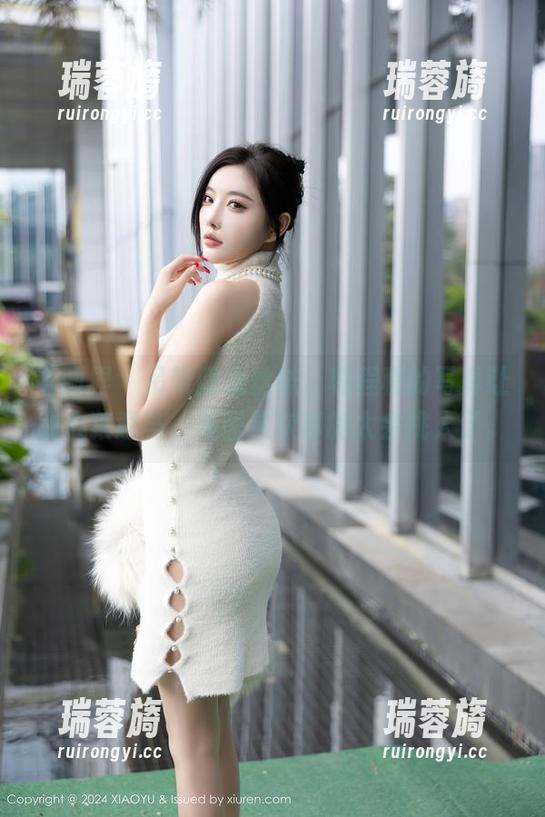 语画界 - 吊带朦胧丝袜，程程程的写真让我心猿意马，美图这次真的太会挑人了。