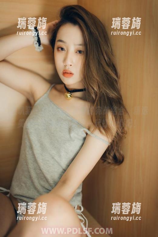 轰趴猫 - 白丝与艾小青的完美结合，精选美图一览无余，快来一起打call吧！