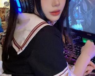 阿九从不咕咕女友图集：她的cos让我怀疑我的审美到底在哪儿？