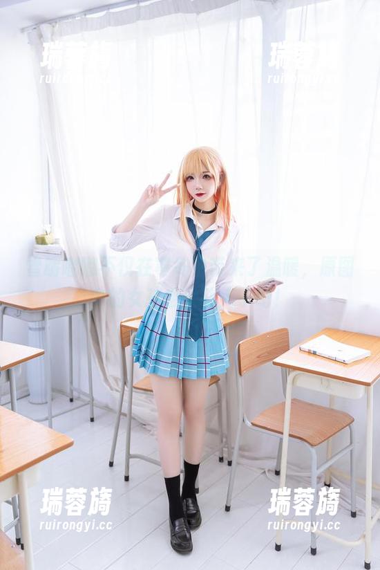 雪晴嘟嘟不仅在寒冬中带来了温暖，原图中的女孩也太动人了吧！