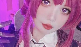 高清下载雪猫的圣诞故事，跟随她的脚步探索冬季魅力！